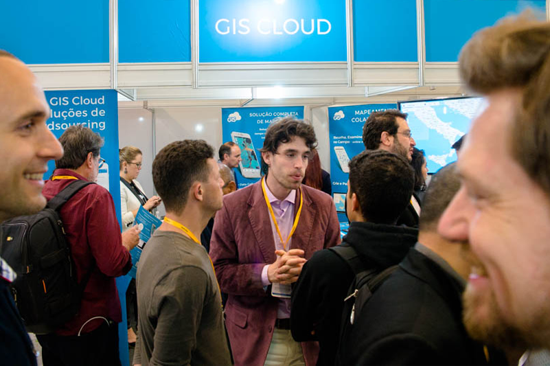 GIS Cloud presentation at MundoGeo #Connect 2017 Brazil